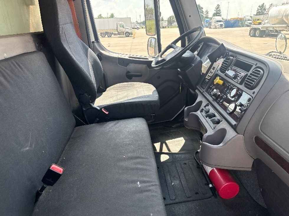 Refrigerated Truck-Light and Medium Duty Trucks-Freightliner-2019-M2-Houston-TX-134,734\n\t\tmiles-$ 70,500 - Image 22