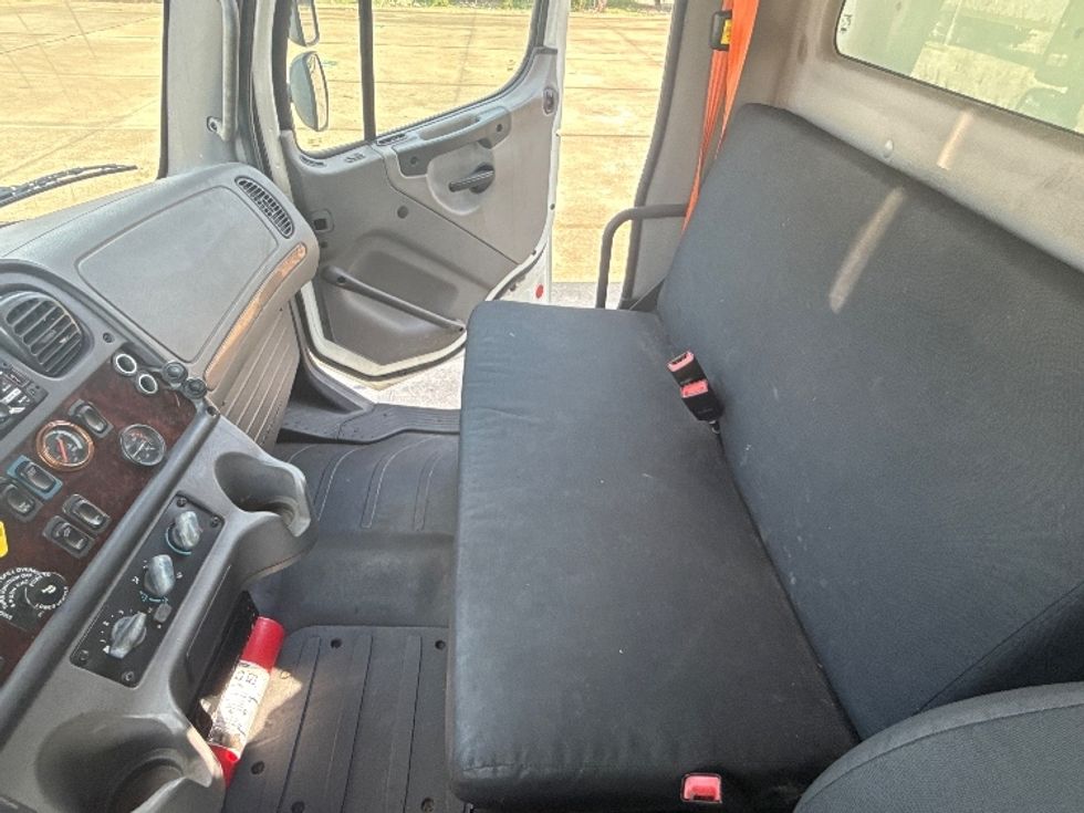 Refrigerated Truck-Light and Medium Duty Trucks-Freightliner-2019-M2-Houston-TX-159,725\n\t\tmiles-$ 67,750 - Image 19