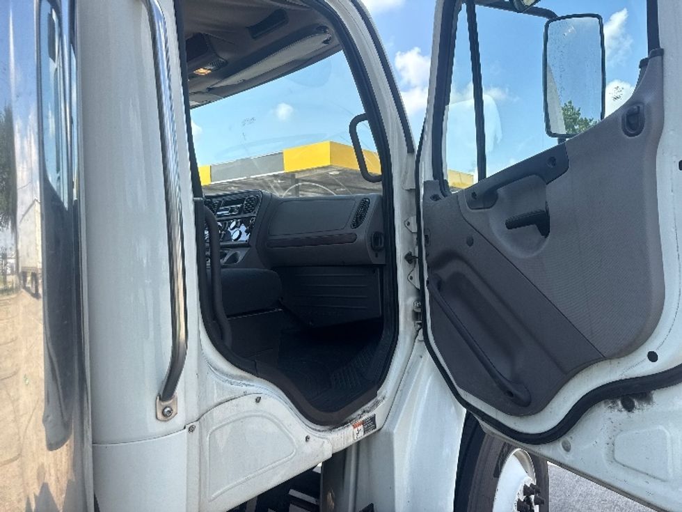 Refrigerated Truck-Light and Medium Duty Trucks-Freightliner-2019-M2-Houston-TX-159,725\n\t\tmiles-$ 67,750 - Image 20