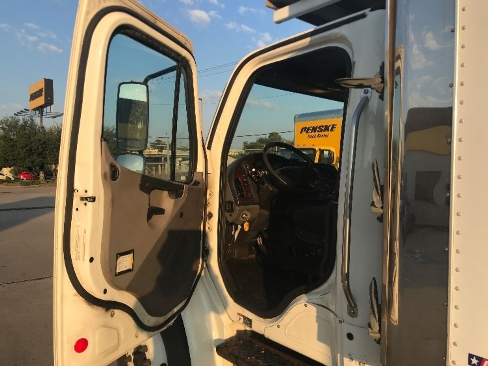 Refrigerated Truck-Light and Medium Duty Trucks-Freightliner-2019-M2-Houston-TX-169,369\n\t\tmiles-$ 59,750 - Image 13