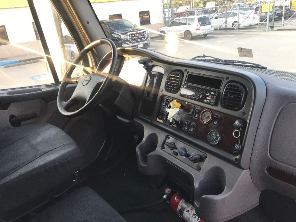 Refrigerated Truck-Light and Medium Duty Trucks-Freightliner-2019-M2-Houston-TX-169,369\n\t\tmiles-$ 59,750 - Image 19