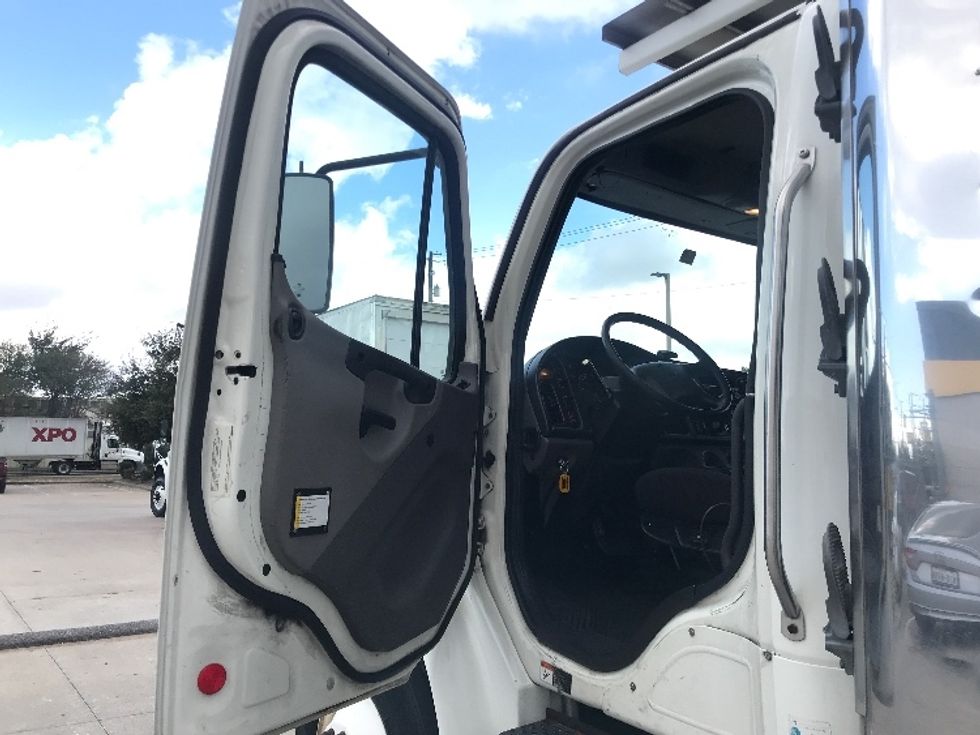 Refrigerated Truck-Light and Medium Duty Trucks-Freightliner-2019-M2-Houston-TX-172,198\n\t\tmiles-$ 60,000 - Image 16