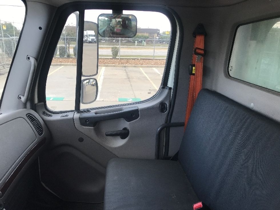 Refrigerated Truck-Light and Medium Duty Trucks-Freightliner-2019-M2-Houston-TX-172,198\n\t\tmiles-$ 60,000 - Image 19