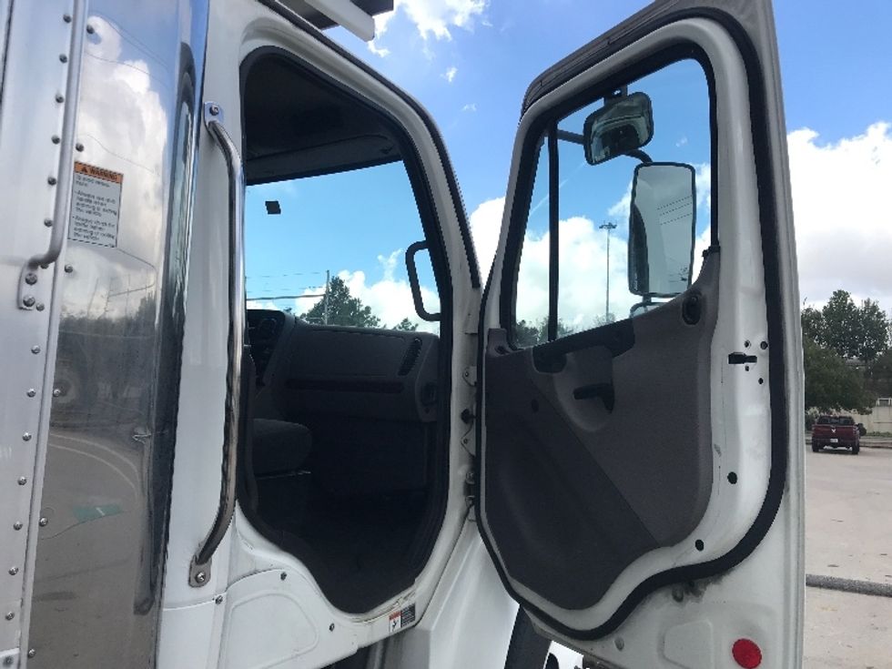 Refrigerated Truck-Light and Medium Duty Trucks-Freightliner-2019-M2-Houston-TX-172,198\n\t\tmiles-$ 60,000 - Image 20