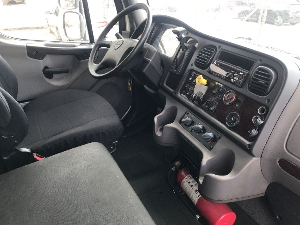 Refrigerated Truck-Light and Medium Duty Trucks-Freightliner-2019-M2-Houston-TX-172,198\n\t\tmiles-$ 60,000 - Image 22