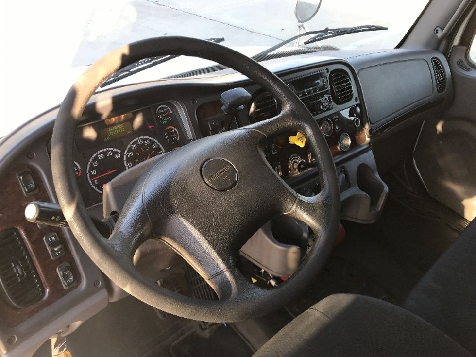 Refrigerated Truck-Light and Medium Duty Trucks-Freightliner-2019-M2-Houston-TX-172,317\n\t\tmiles-$ 59,250 - Image 17