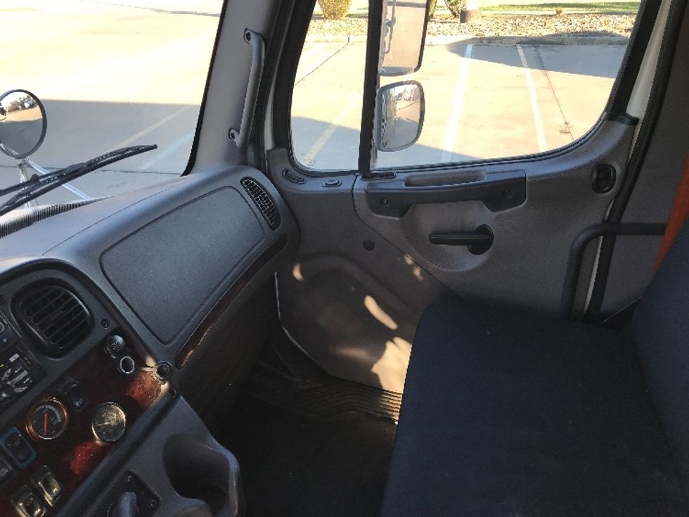 Refrigerated Truck-Light and Medium Duty Trucks-Freightliner-2019-M2-Houston-TX-172,317\n\t\tmiles-$ 59,250 - Image 19