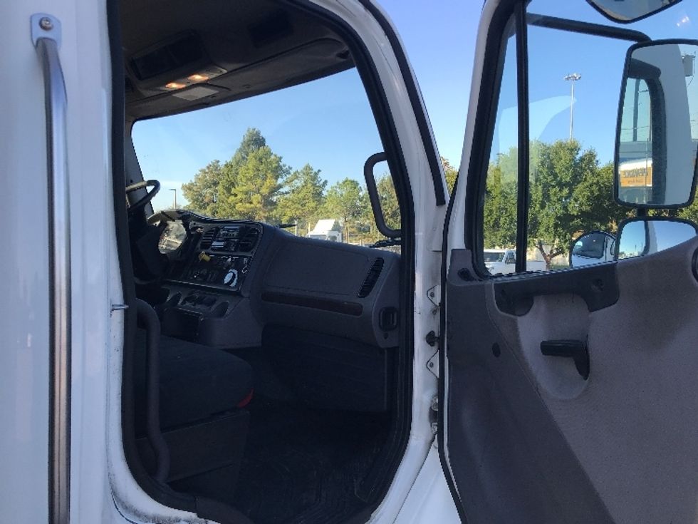 Refrigerated Truck-Light and Medium Duty Trucks-Freightliner-2019-M2-Houston-TX-172,317\n\t\tmiles-$ 59,250 - Image 20