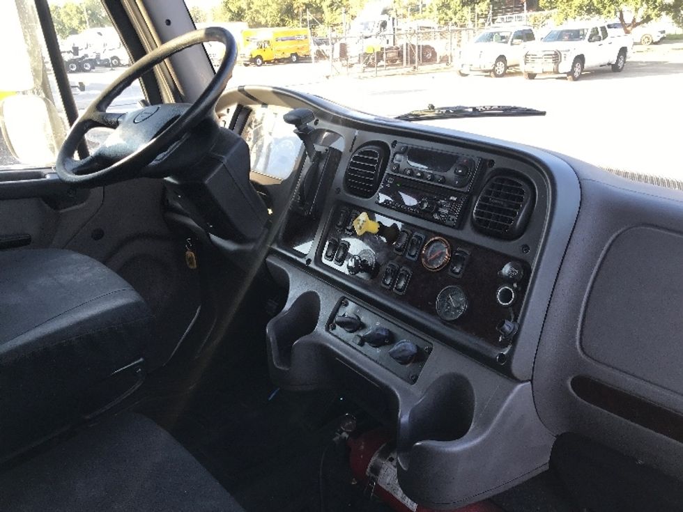 Refrigerated Truck-Light and Medium Duty Trucks-Freightliner-2019-M2-Houston-TX-172,317\n\t\tmiles-$ 59,250 - Image 22