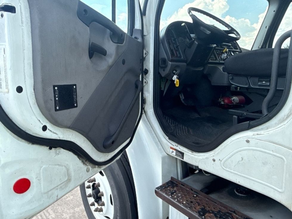 Refrigerated Truck-Light and Medium Duty Trucks-Freightliner-2019-M2-Houston-TX-185,325\n\t\tmiles-$ 64,500 - Image 16