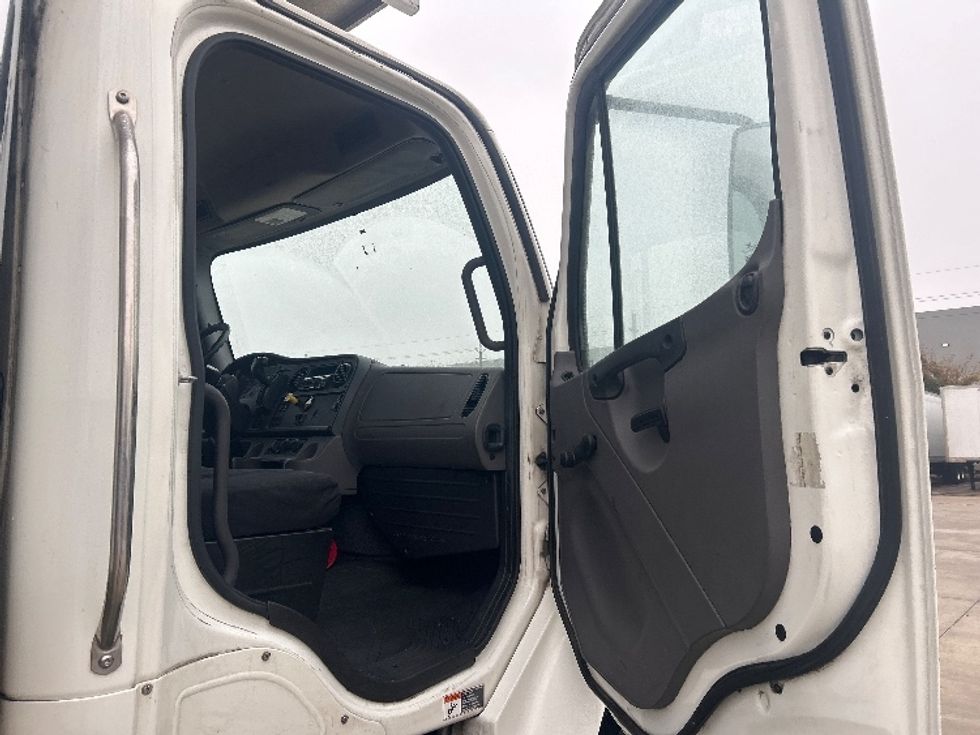 Refrigerated Truck-Light and Medium Duty Trucks-Freightliner-2019-M2-Houston-TX-311,968\n\t\tmiles-$ 22,250 - Image 20