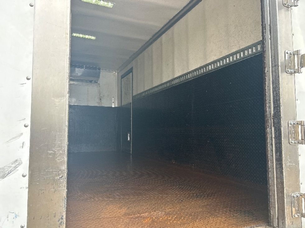 Refrigerated Truck-Light and Medium Duty Trucks-Freightliner-2019-M2-Hueytown-AL-148,304\n\t\tmiles-$ 59,500 - Image 12