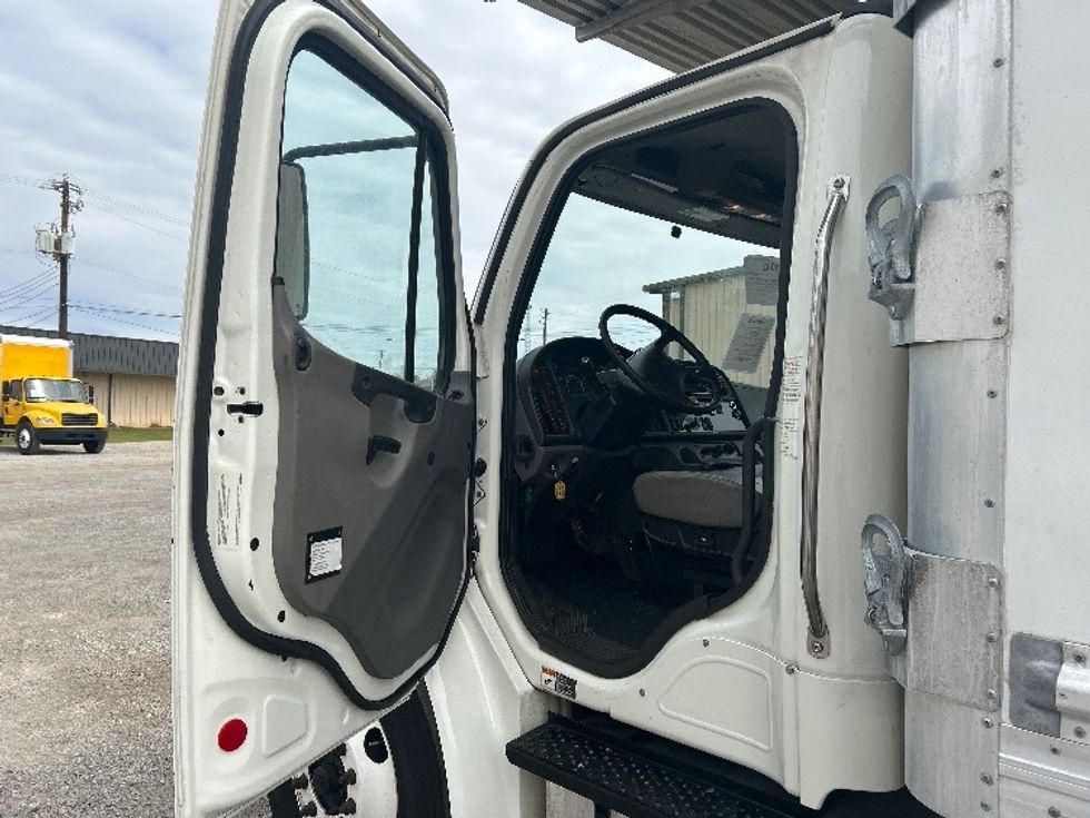 Refrigerated Truck-Light and Medium Duty Trucks-Freightliner-2019-M2-Hueytown-AL-148,304\n\t\tmiles-$ 59,500 - Image 16