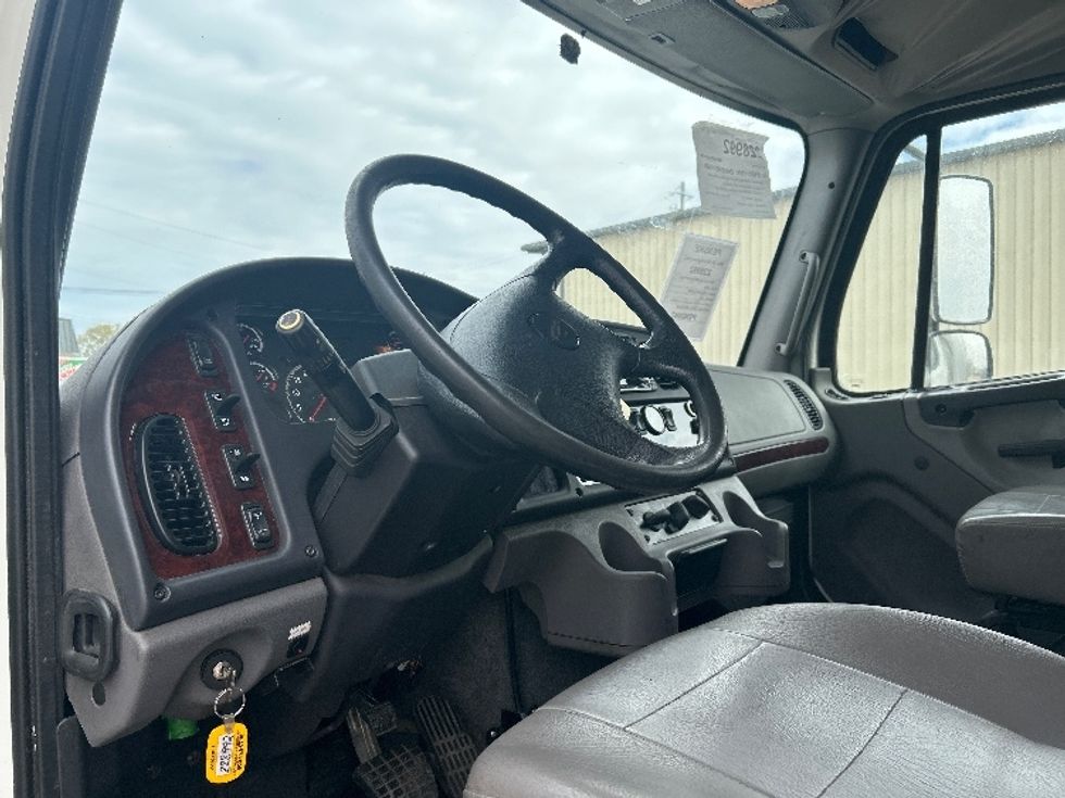 Refrigerated Truck-Light and Medium Duty Trucks-Freightliner-2019-M2-Hueytown-AL-148,304\n\t\tmiles-$ 59,500 - Image 17