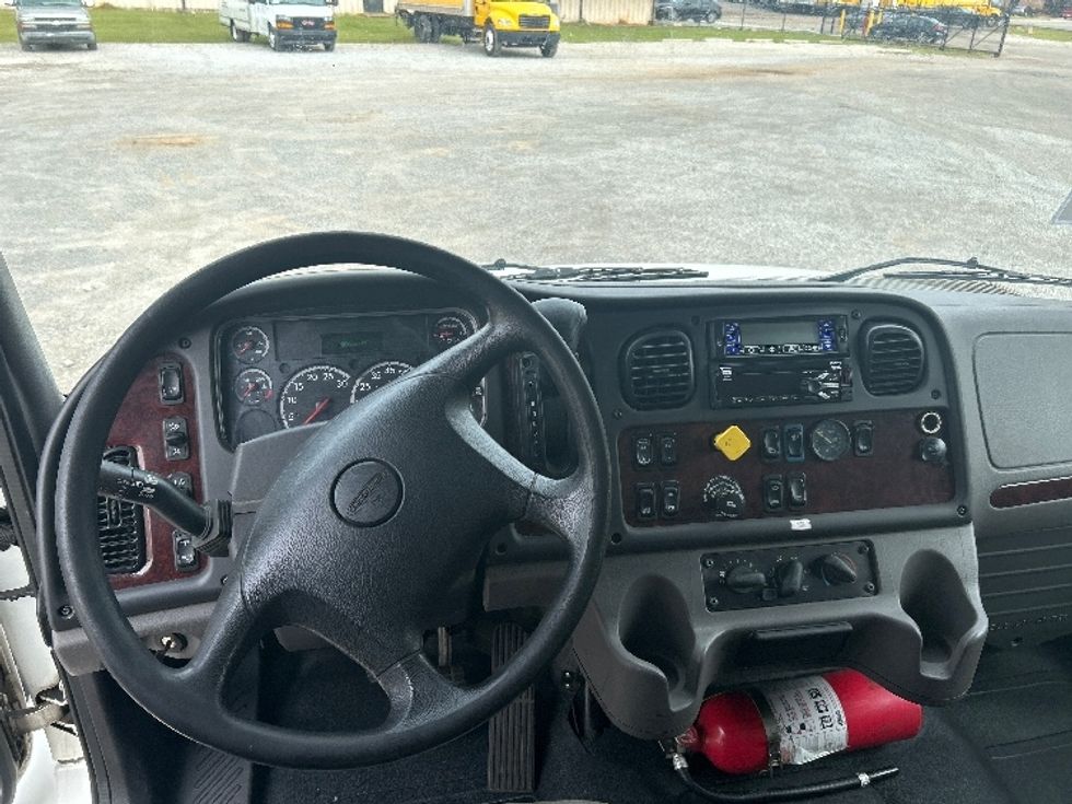 Refrigerated Truck-Light and Medium Duty Trucks-Freightliner-2019-M2-Hueytown-AL-148,304\n\t\tmiles-$ 59,500 - Image 18