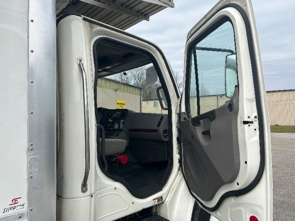 Refrigerated Truck-Light and Medium Duty Trucks-Freightliner-2019-M2-Hueytown-AL-148,304\n\t\tmiles-$ 59,500 - Image 20