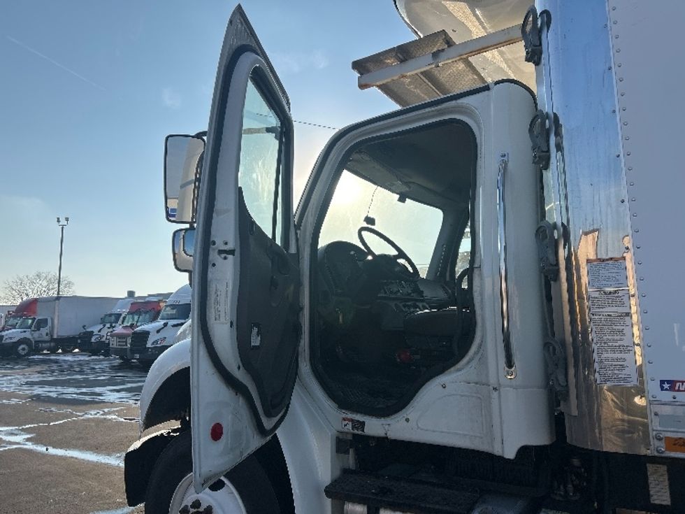 Refrigerated Truck-Light and Medium Duty Trucks-Freightliner-2019-M2-Indianapolis-IN-261,622\n\t\tmiles-$ 34,500 - Image 15