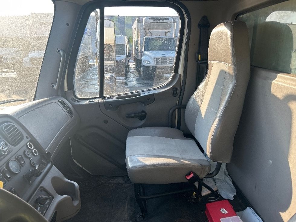 Refrigerated Truck-Light and Medium Duty Trucks-Freightliner-2019-M2-Indianapolis-IN-261,622\n\t\tmiles-$ 34,500 - Image 18