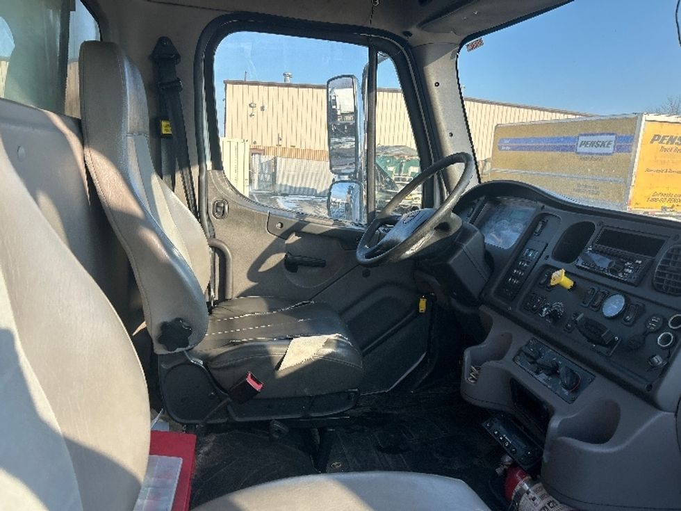 Refrigerated Truck-Light and Medium Duty Trucks-Freightliner-2019-M2-Indianapolis-IN-261,622\n\t\tmiles-$ 34,500 - Image 21