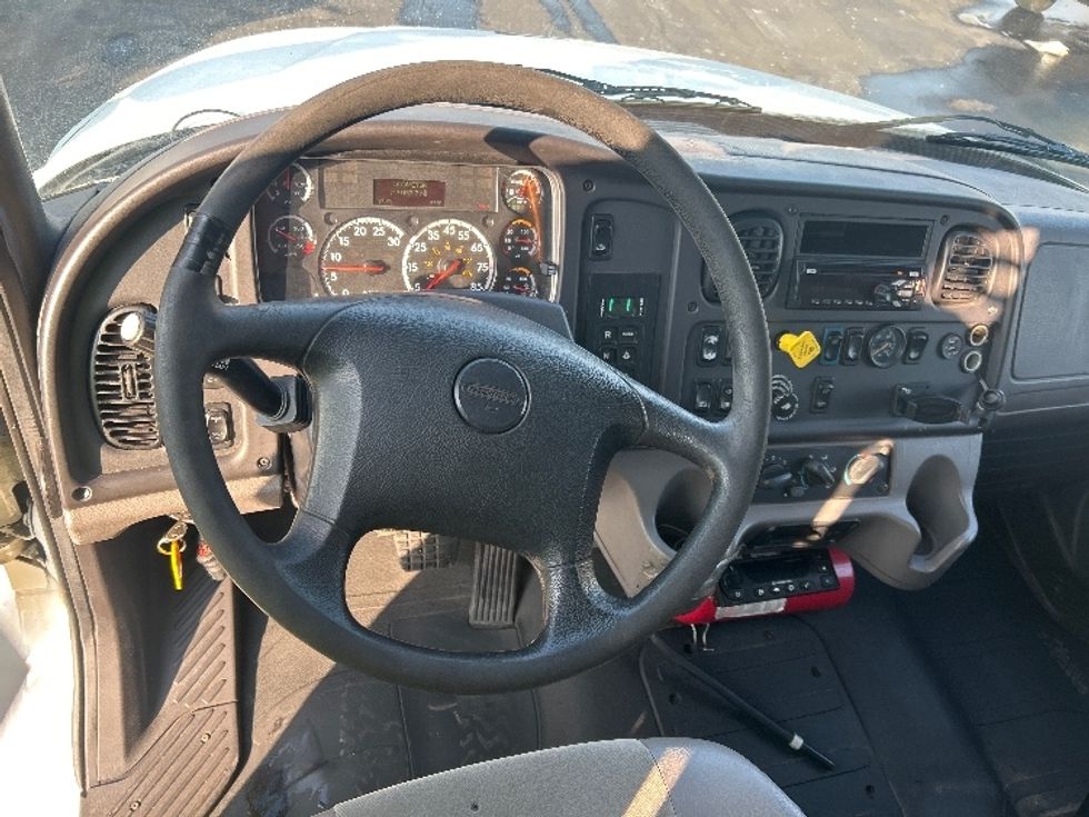 Refrigerated Truck-Light and Medium Duty Trucks-Freightliner-2019-M2-Indianapolis-IN-279,438\n\t\tmiles-$ 31,750 - Image 18