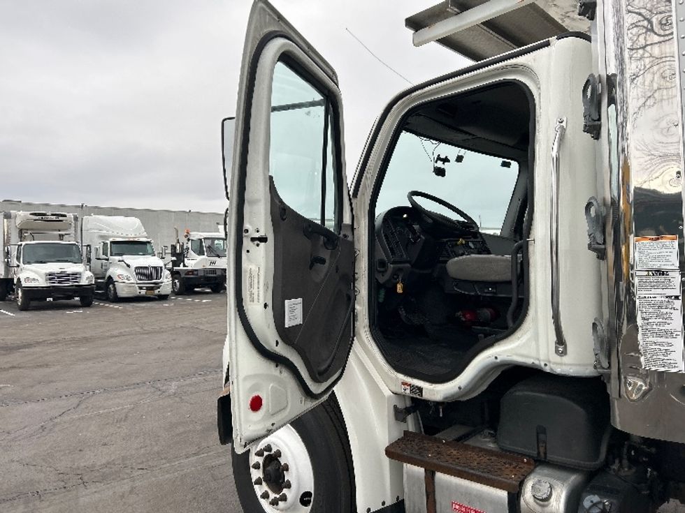 Refrigerated Truck-Light and Medium Duty Trucks-Freightliner-2019-M2-Indianapolis-IN-316,785\n\t\tmiles-$ 27,500 - Image 15
