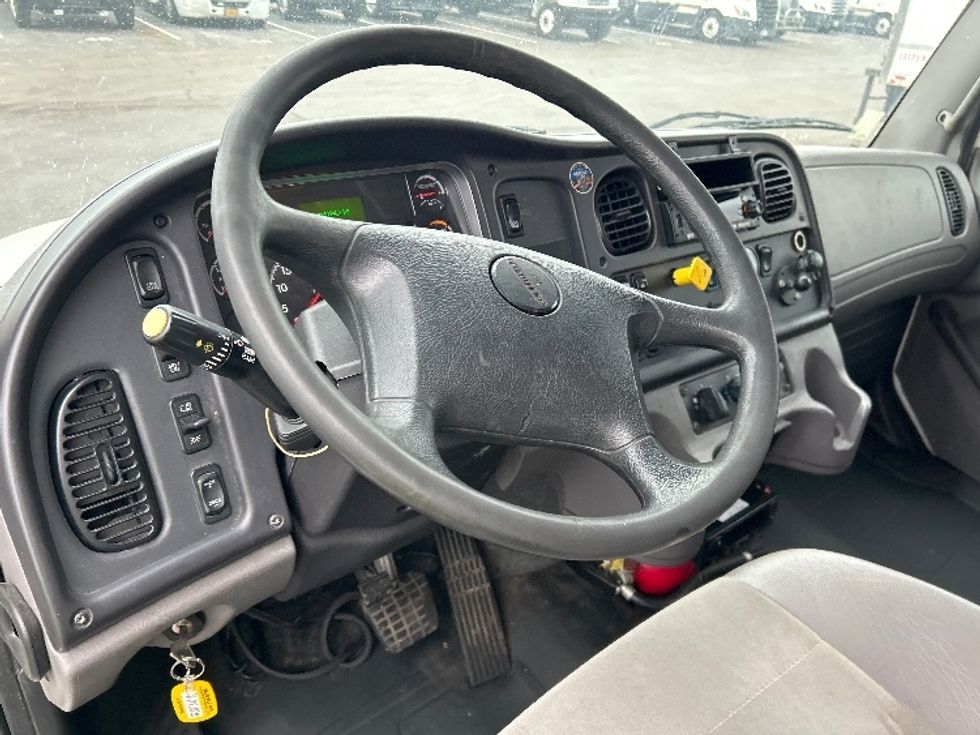 Refrigerated Truck-Light and Medium Duty Trucks-Freightliner-2019-M2-Indianapolis-IN-316,785\n\t\tmiles-$ 27,500 - Image 16