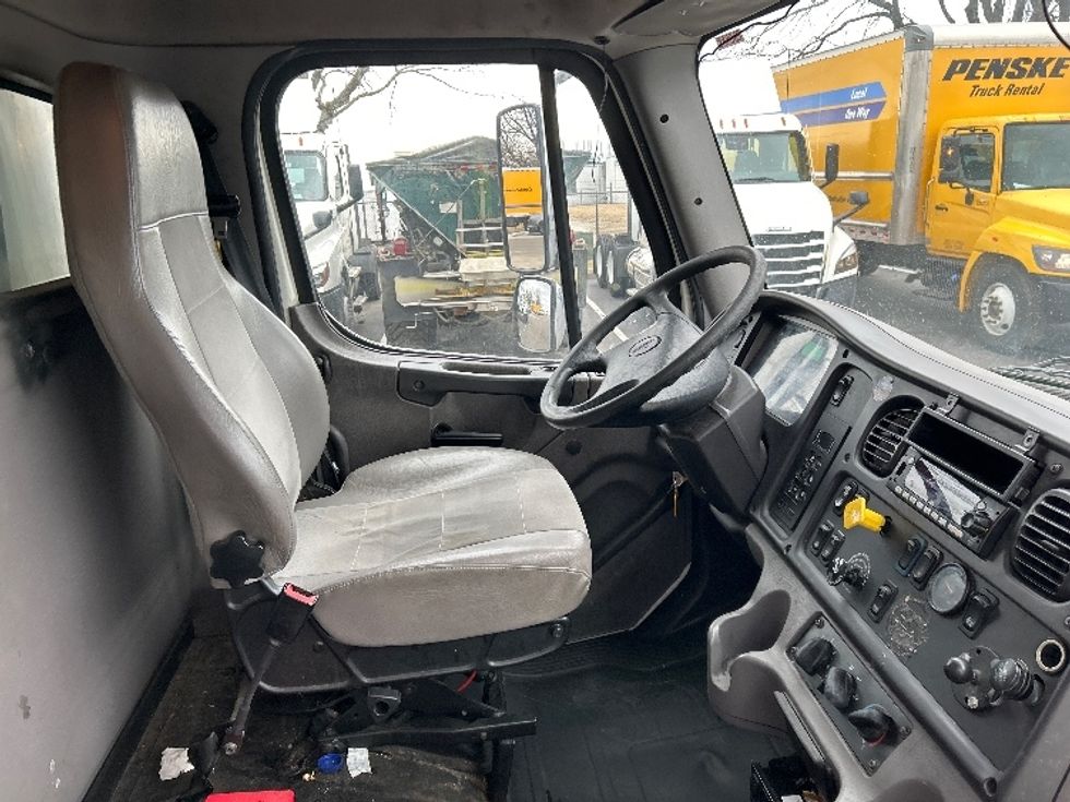 Refrigerated Truck-Light and Medium Duty Trucks-Freightliner-2019-M2-Indianapolis-IN-316,785\n\t\tmiles-$ 27,500 - Image 21