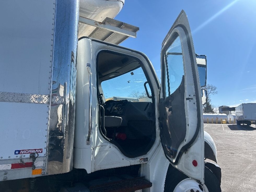 Refrigerated Truck-Light and Medium Duty Trucks-Freightliner-2019-M2-Indianapolis-IN-321,635\n\t\tmiles-$ 23,750 - Image 18