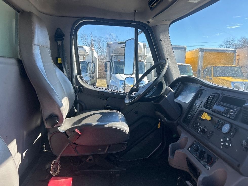 Refrigerated Truck-Light and Medium Duty Trucks-Freightliner-2019-M2-Indianapolis-IN-321,635\n\t\tmiles-$ 23,750 - Image 20