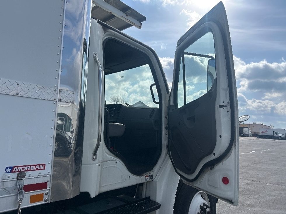 Refrigerated Truck-Light and Medium Duty Trucks-Freightliner-2019-M2-Indianapolis-IN-321,984\n\t\tmiles-$ 23,750 - Image 19