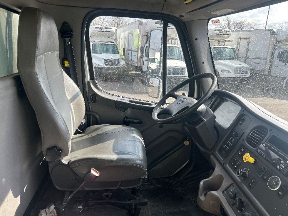 Refrigerated Truck-Light and Medium Duty Trucks-Freightliner-2019-M2-Indianapolis-IN-321,984\n\t\tmiles-$ 23,750 - Image 21