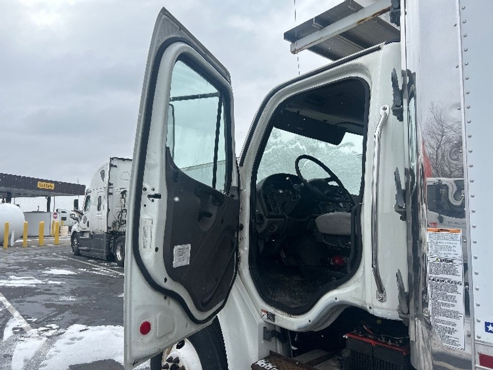 Refrigerated Truck-Light and Medium Duty Trucks-Freightliner-2019-M2-Indianapolis-IN-334,792\n\t\tmiles-$ 20,000 - Image 16