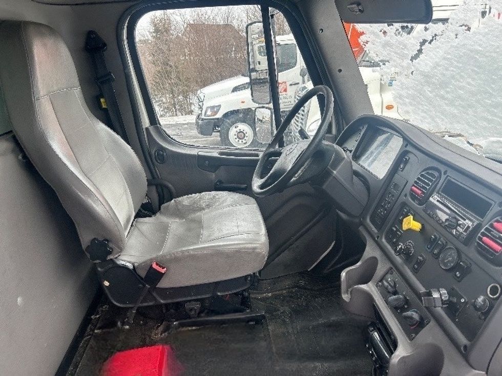 Refrigerated Truck-Light and Medium Duty Trucks-Freightliner-2019-M2-Indianapolis-IN-334,792\n\t\tmiles-$ 20,000 - Image 21