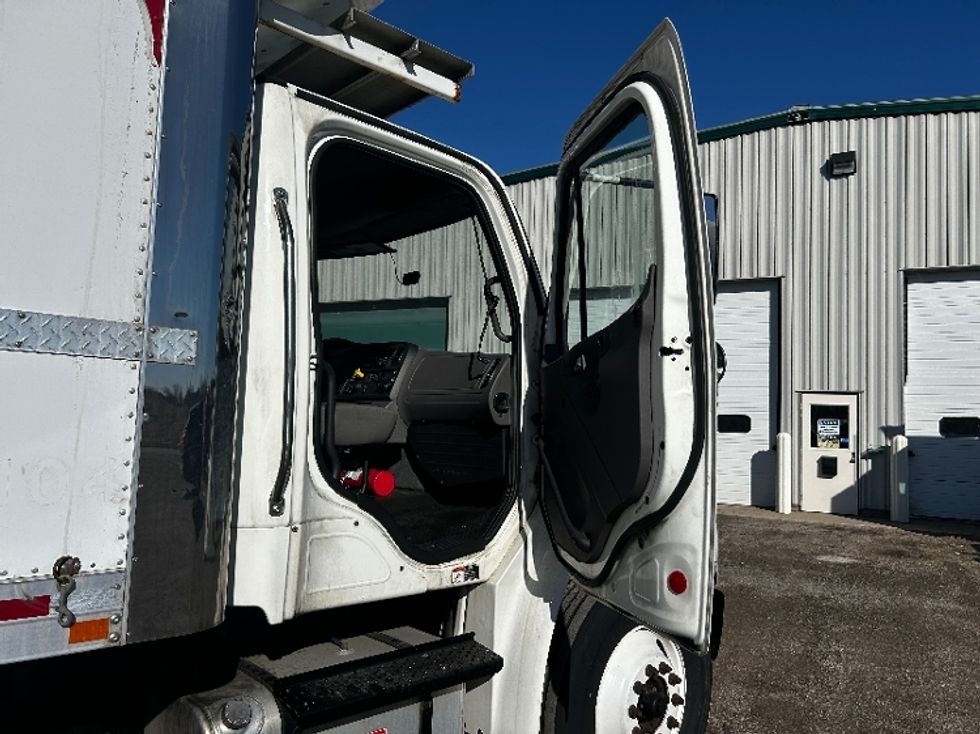 Refrigerated Truck-Light and Medium Duty Trucks-Freightliner-2019-M2-Indianapolis-IN-335,955\n\t\tmiles-$ 21,250 - Image 20