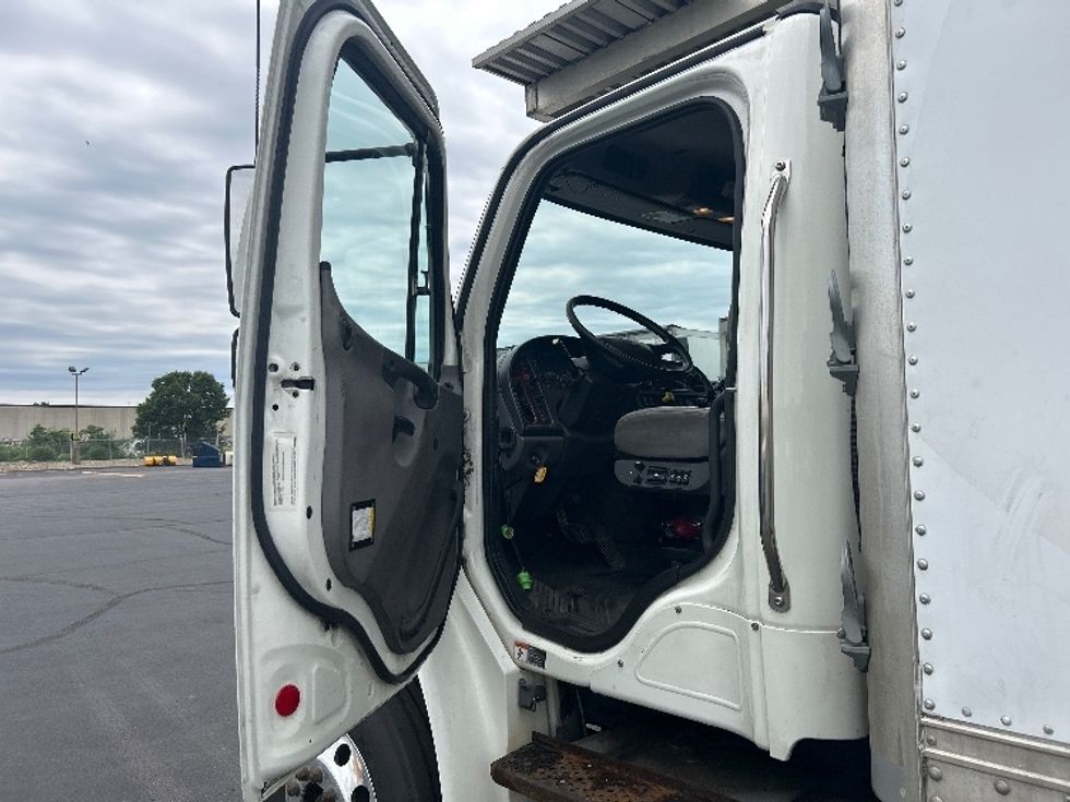 Refrigerated Truck-Light and Medium Duty Trucks-Freightliner-2019-M2-Indianapolis-IN-345,283\n\t\tmiles-$ 34,750 - Image 16