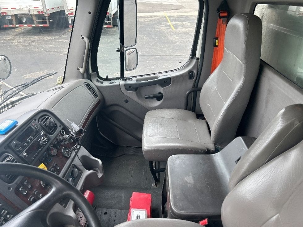 Refrigerated Truck-Light and Medium Duty Trucks-Freightliner-2019-M2-Indianapolis-IN-345,283\n\t\tmiles-$ 34,750 - Image 19
