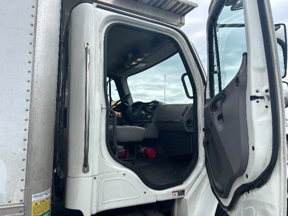 Refrigerated Truck-Light and Medium Duty Trucks-Freightliner-2019-M2-Indianapolis-IN-345,283\n\t\tmiles-$ 34,750 - Image 20