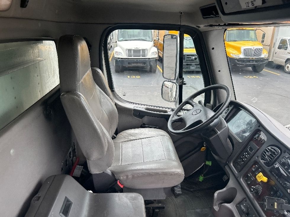 Refrigerated Truck-Light and Medium Duty Trucks-Freightliner-2019-M2-Indianapolis-IN-345,283\n\t\tmiles-$ 34,750 - Image 22