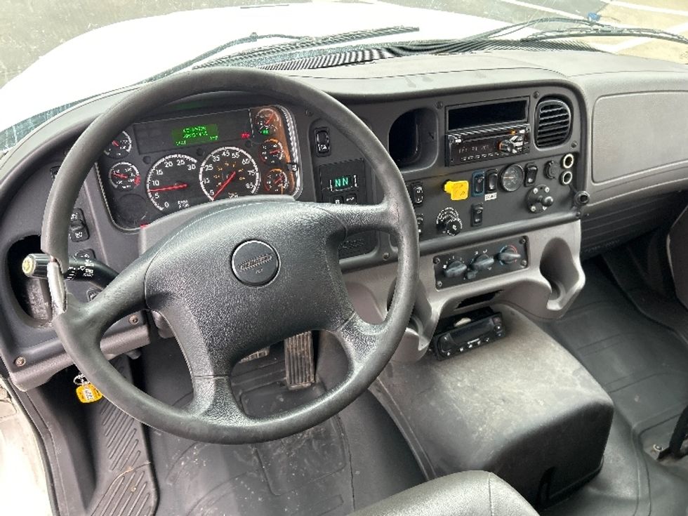 Refrigerated Truck-Light and Medium Duty Trucks-Freightliner-2019-M2-Indianapolis-IN-395,038\n\t\tmiles-$ 20,000 - Image 18