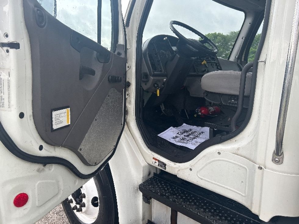 Refrigerated Truck-Light and Medium Duty Trucks-Freightliner-2019-M2-Jackson-TN-292,674\n\t\tmiles-$ 34,500 - Image 16