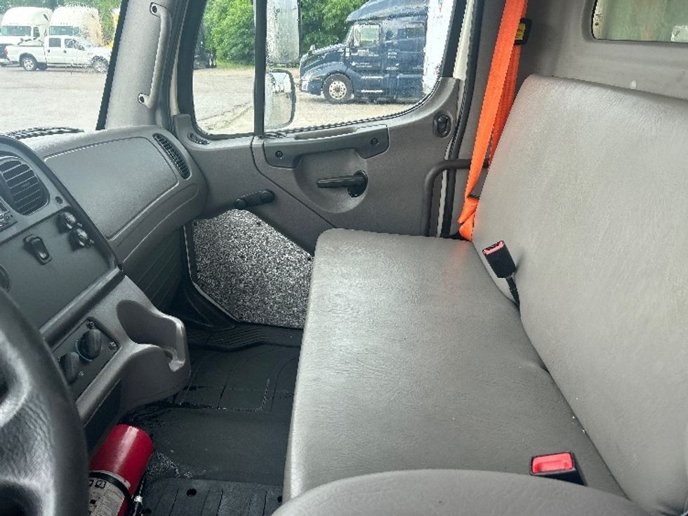 Refrigerated Truck-Light and Medium Duty Trucks-Freightliner-2019-M2-Jackson-TN-292,674\n\t\tmiles-$ 34,500 - Image 19