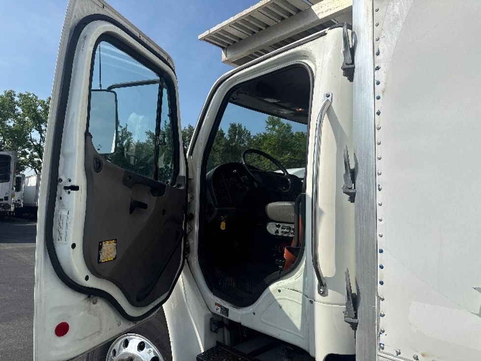 Refrigerated Truck-Light and Medium Duty Trucks-Freightliner-2019-M2-Jessup-MD-166,369\n\t\tmiles-$ 61,000 - Image 16