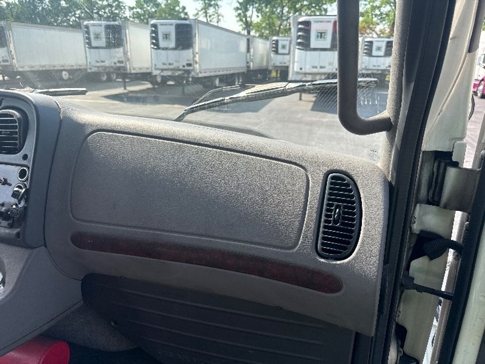 Refrigerated Truck-Light and Medium Duty Trucks-Freightliner-2019-M2-Jessup-MD-166,369\n\t\tmiles-$ 61,000 - Image 20