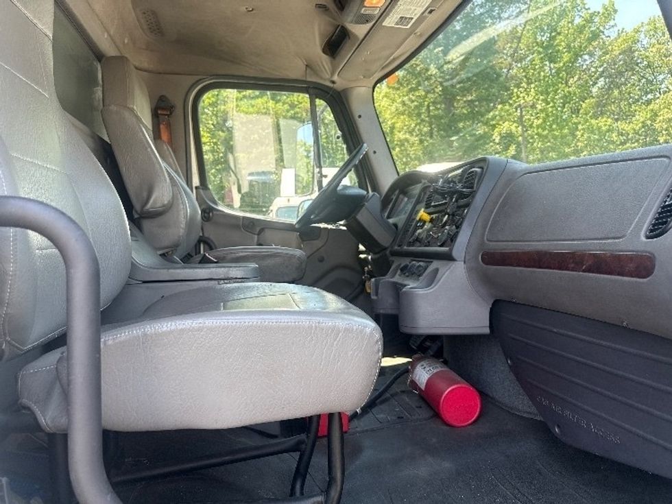 Refrigerated Truck-Light and Medium Duty Trucks-Freightliner-2019-M2-Jessup-MD-166,369\n\t\tmiles-$ 61,000 - Image 23