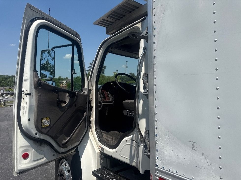 Refrigerated Truck-Light and Medium Duty Trucks-Freightliner-2019-M2-Jessup-MD-172,691\n\t\tmiles-$ 59,250 - Image 16