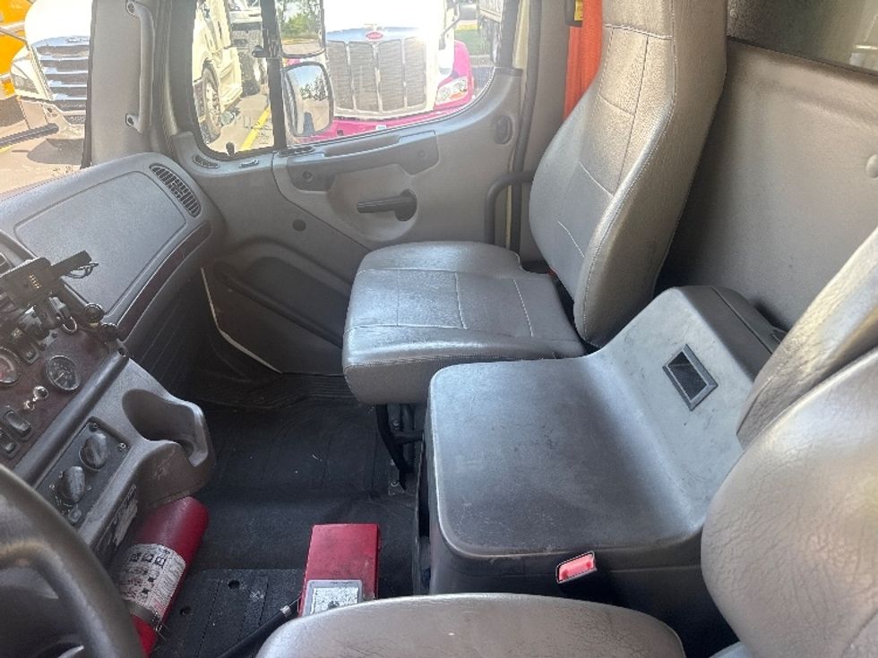 Refrigerated Truck-Light and Medium Duty Trucks-Freightliner-2019-M2-Jessup-MD-172,691\n\t\tmiles-$ 59,250 - Image 19