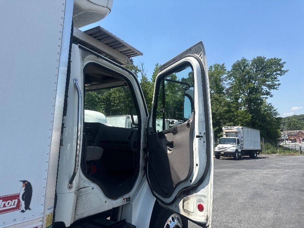 Refrigerated Truck-Light and Medium Duty Trucks-Freightliner-2019-M2-Jessup-MD-172,691\n\t\tmiles-$ 59,250 - Image 20