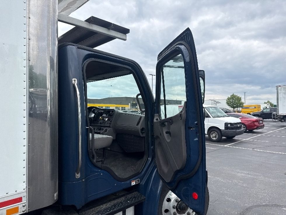 Refrigerated Truck-Light and Medium Duty Trucks-Freightliner-2019-M2-Jessup-MD-176,255\n\t\tmiles-$ 47,000 - Image 19
