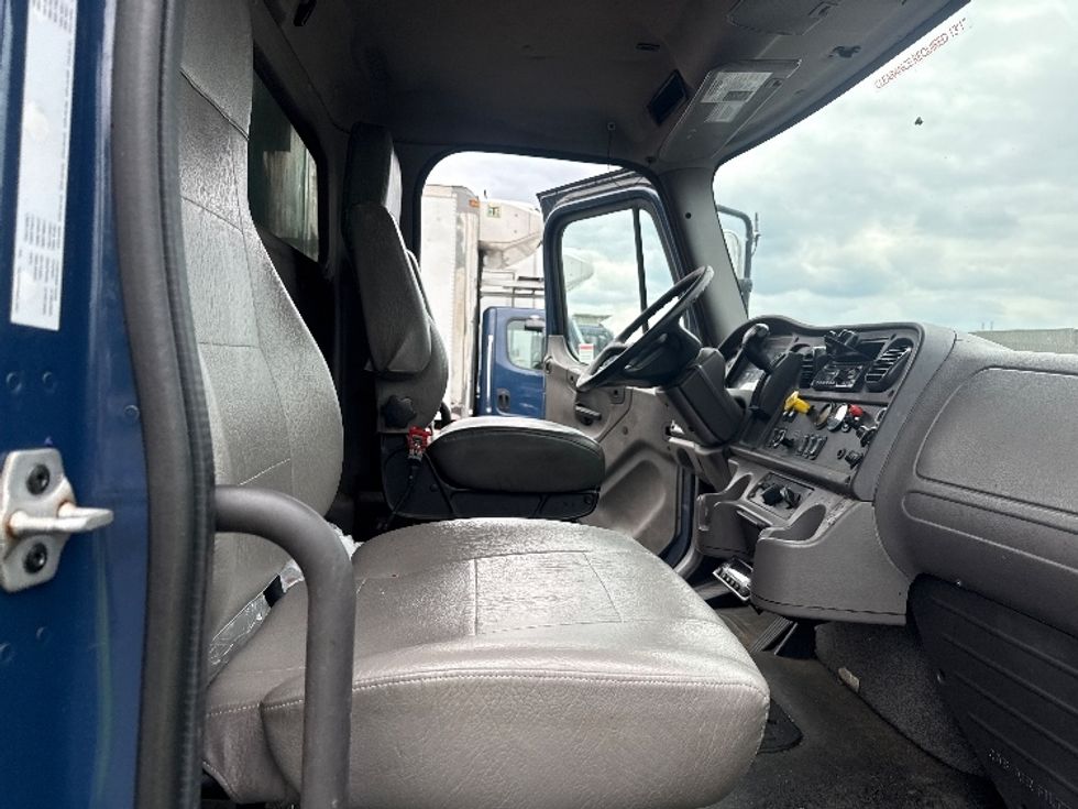 Refrigerated Truck-Light and Medium Duty Trucks-Freightliner-2019-M2-Jessup-MD-176,255\n\t\tmiles-$ 47,000 - Image 21