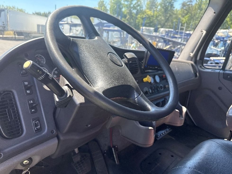 Refrigerated Truck-Light and Medium Duty Trucks-Freightliner-2019-M2-Jessup-MD-185,110\n\t\tmiles-$ 49,750 - Image 16